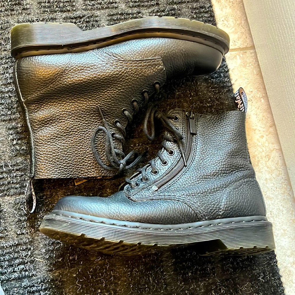 DR. MARTENS 1460 PASCAL MONO LACEUP